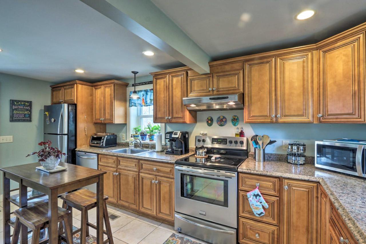 Remodeled Farmhouse In Waterford Near 2 Beaches! Екстериор снимка