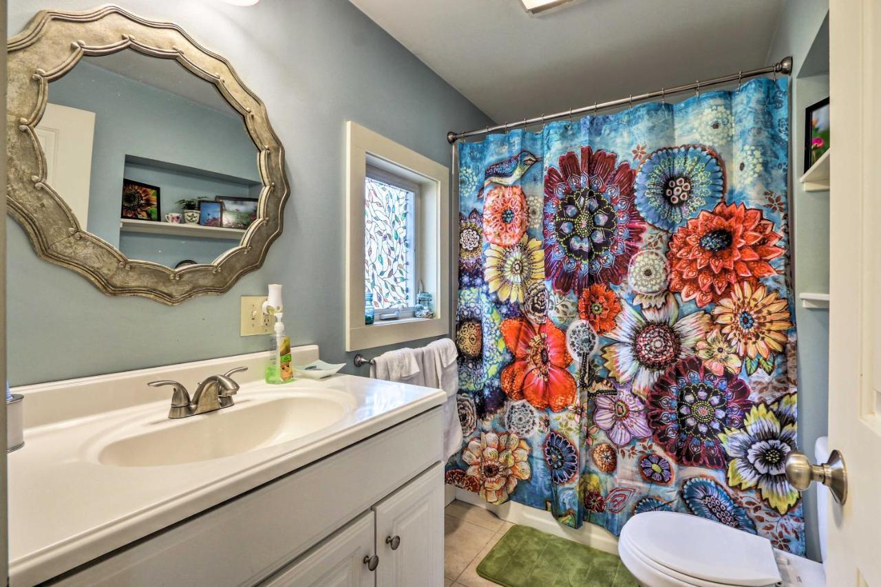Remodeled Farmhouse In Waterford Near 2 Beaches! Екстериор снимка